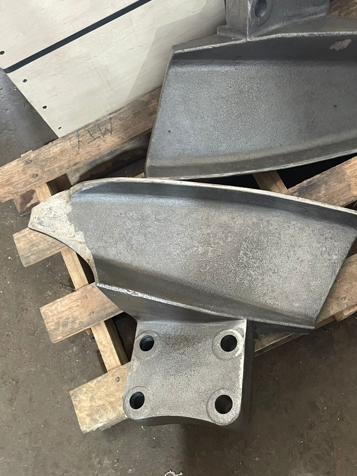 Espátula de molino maquinada con barrenos terminados — CENCCO